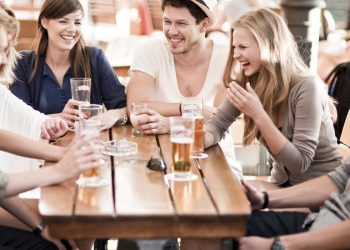 How to get closer to people through chat? Use the wind to guide the topic