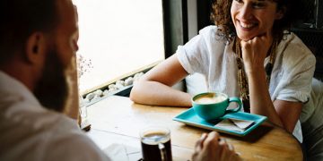 Chat to be interesting, you don’t have to be well-informed, learn to communicate from the use of descriptive power