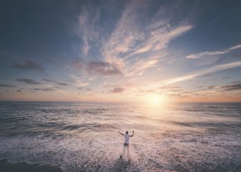Confused about your love life, how can you calm your mind? Live in the moment to find yourself