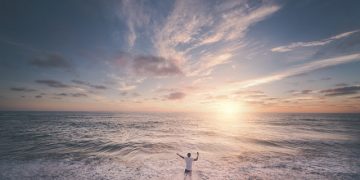 Confused about your love life, how can you calm your mind? Live in the moment to find yourself